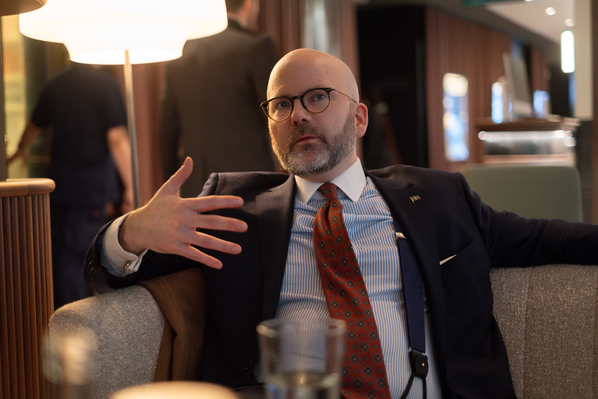 Sverigedemokraternas Charlie Weimers i Europaparlamentet har tagit strid för att få svenskt barnbidrag för sina barn som bor i Belgien.