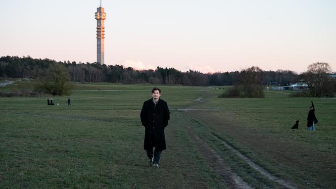 Lufs Anton Holmlund är en av de som förespråkar marknadshyra och avskaffat planmonopol för att göra hundrastplatsen Gärdet till Sveriges mest tätbebyggda bostadsområde. Likt debattörerna.