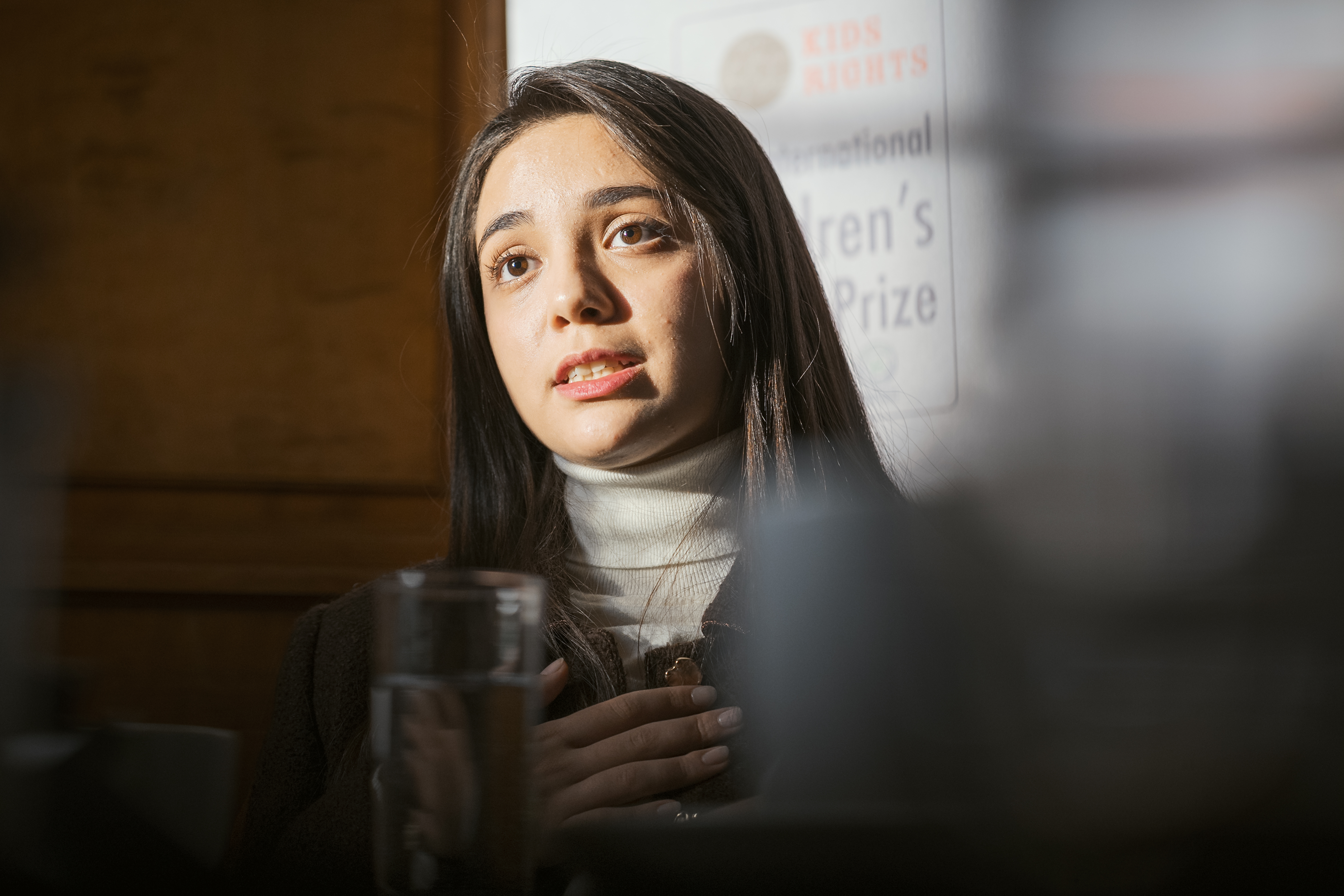 ”Jag älskar mitt land och jag är stolt över att vara syrier”, säger pristagaren Bana Alabed.