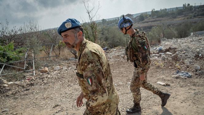 UNIFIL-soldater under en patrullering längs blå linjen i södra Libanon. 