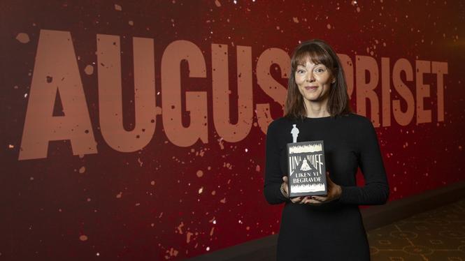 Författaren Lina Wolff vinner Ugustpriset med boken "Liken vi begravde".