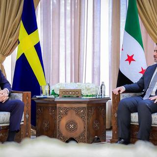 Biståndsminister Benjamin Dousa (M) tillsammans utrikesminsiter Asaad Al Shaibani under måndagen