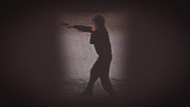 Den misstänkte skytten syns i polisens kamera.