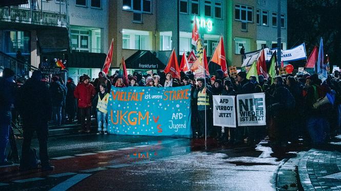 Motdemonstranter i staden Giessen i mellersta Tyskland. När dagen var slut hade landet ett nytt högerextremt ungdomsförbund.