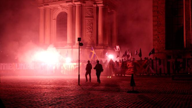 Högerextrema grupperingar som Aktivklubb, NMR och Alternativ för Sverige sammanslöt i demonstrationer i Stockholm i helgen.