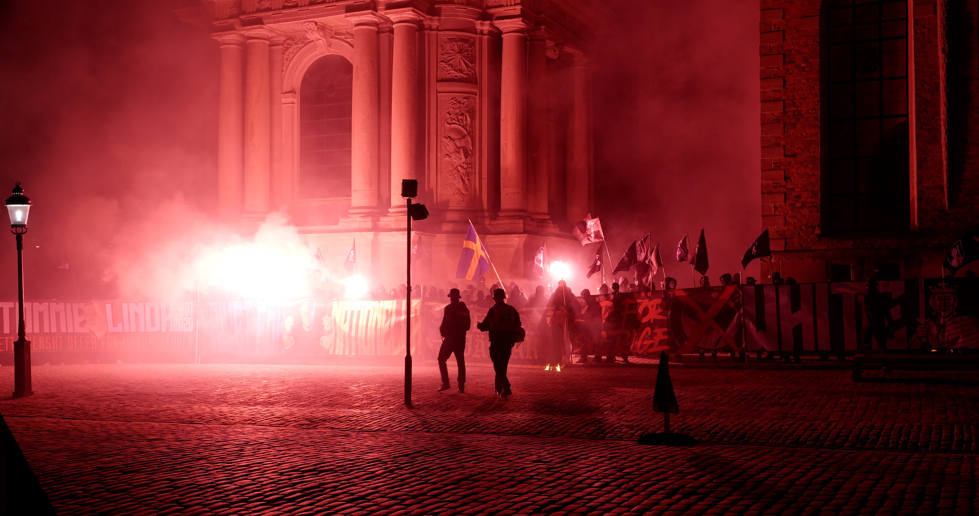 Högerextrema grupperingar som Aktivklubb, NMR och Alternativ för Sverige sammanslöt i demonstrationer i Stockholm i helgen.