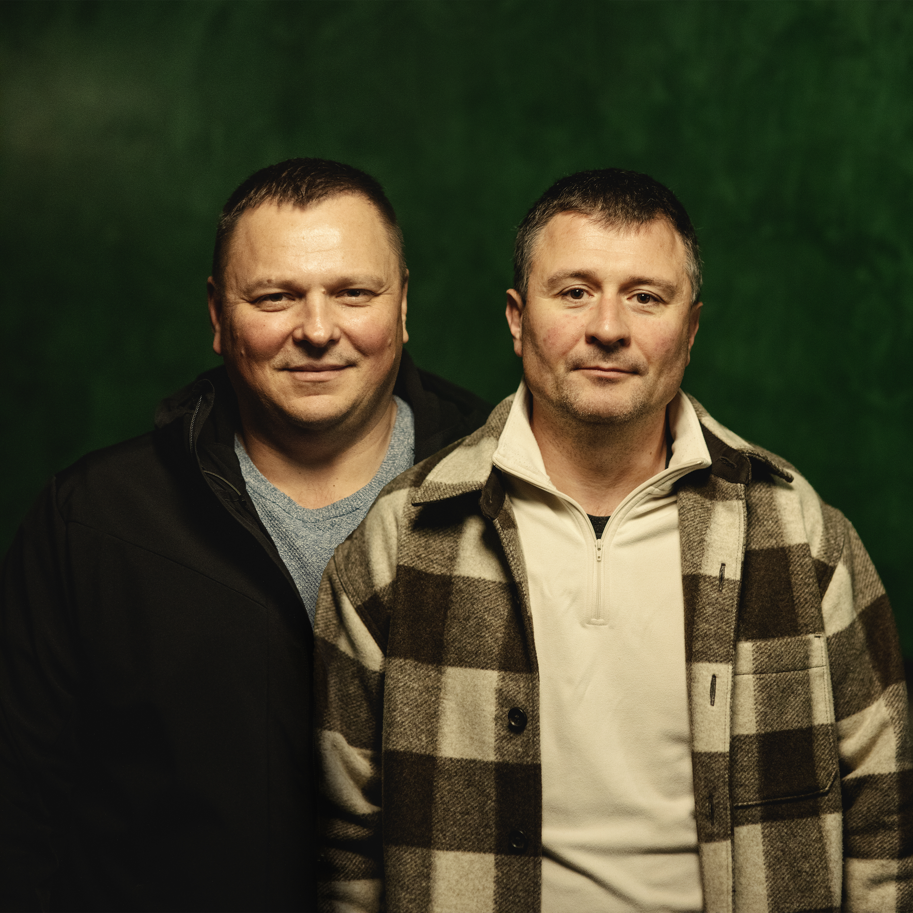 De ukrainska mekanikerna Serhii Kulnyenko och Oleksii Sanmoilichenko jobbade tolv timmar om dagen. Och blåstes på drygt två miljoner i lön.