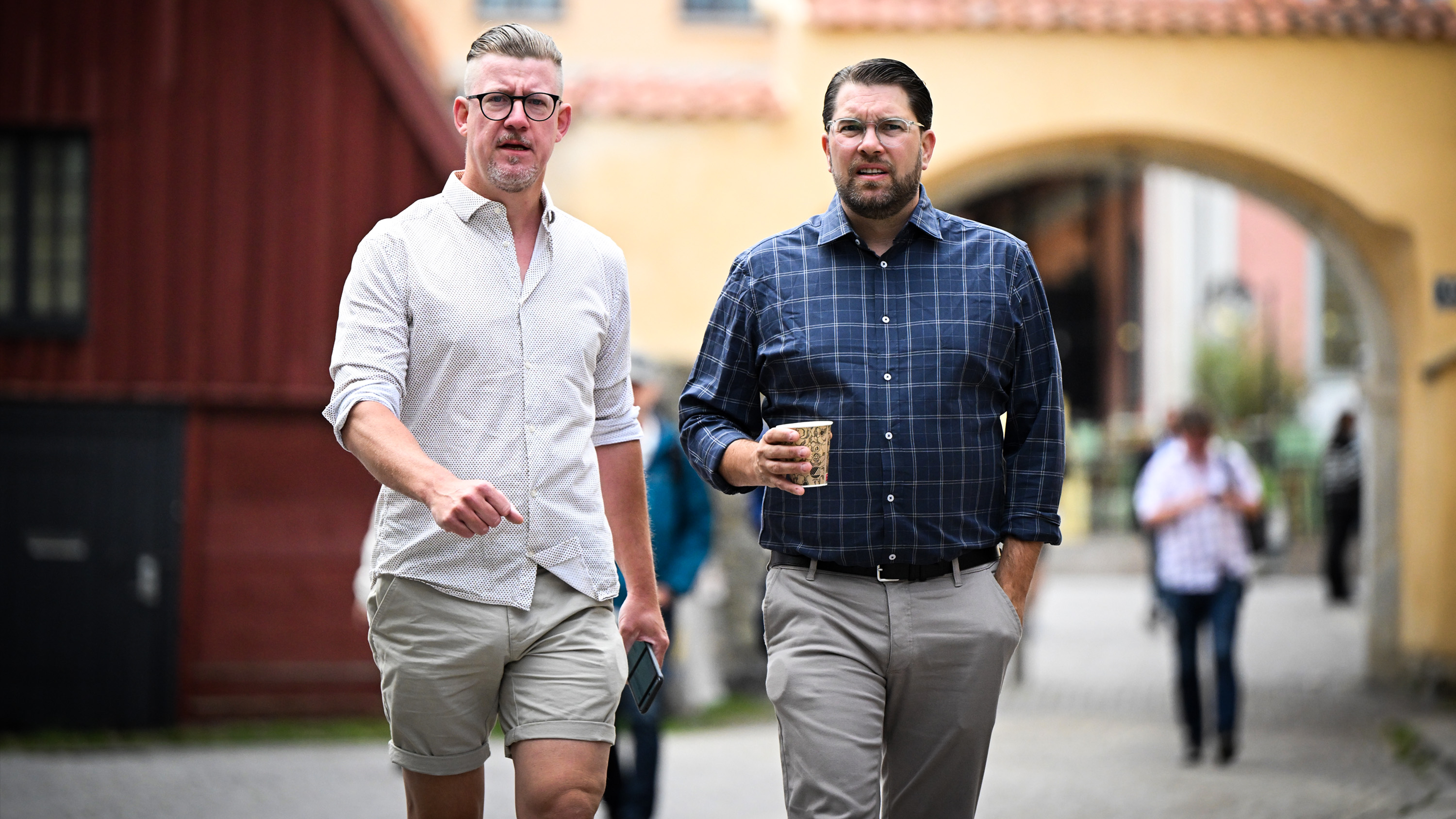 Linus Bylund, stabschef för Sverigedemokraterna, och Jimmie Åkesson, partiledare.