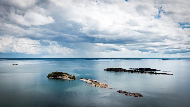 Journalisten Patrik Oksanen, en av de intervjuade sakkunniga, varnar för att inte tillräckligt många svenskar förstår vidden av de ryska hybridhoten mot Sverige.