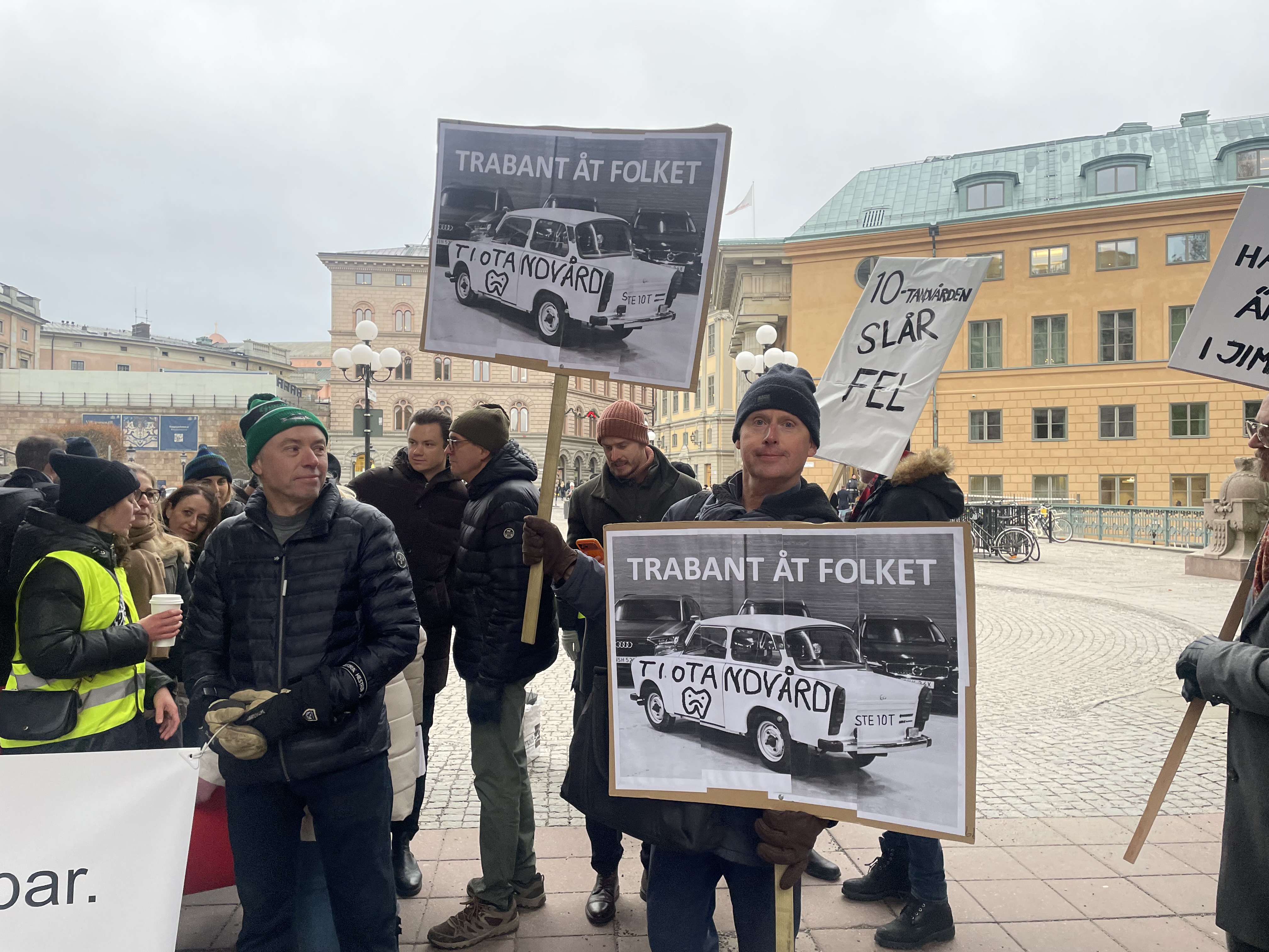 Tandläkaren Stefan Mälstad är kritisk mot den nya tandreformen. Han menar att den inskränker patienternas valfrihet och drar en parallell till det östtyska bilmärket Trabant.