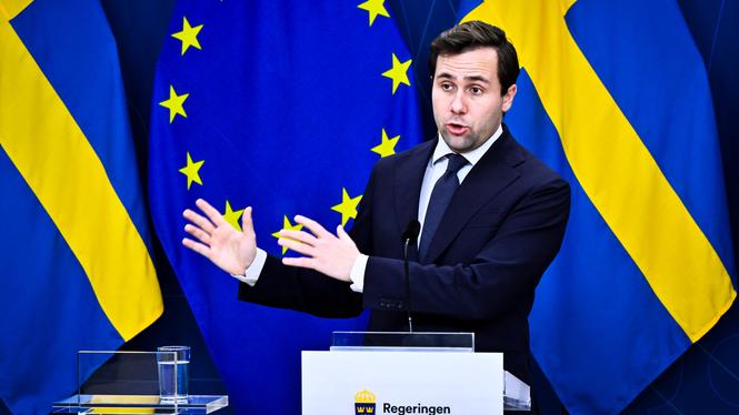 – Vi vet i många fall inte om vårt stöd har gjort någon nytta, säger bistånds- och utrikeshandelsminister Benjamin Dousa (M) på pressträff.