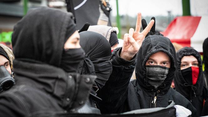 Vänsternätverket Kämpa Sthlm har manat till motdemonstration under lördagen.
