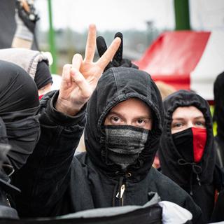 Vänsternätverket Kämpa Sthlm har manat till motdemonstration under lördagen.