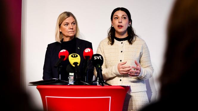 Socialdemokraternas partiledare Magdalena Andersson håller pressträff tillsammans med partiets rättspolitiska talespersonen Teresa Carvalho – och visar att man vill vara mer repressiv än Tidöpartierna, menar Annie Croona.