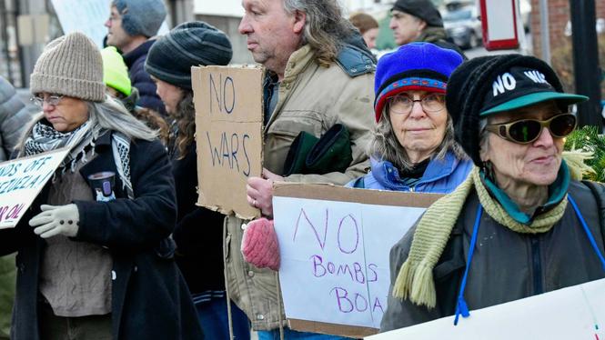 Brattleboro, Vermont 6 december. Människor protesterar mot USA:s politik gentemot Venezuela.