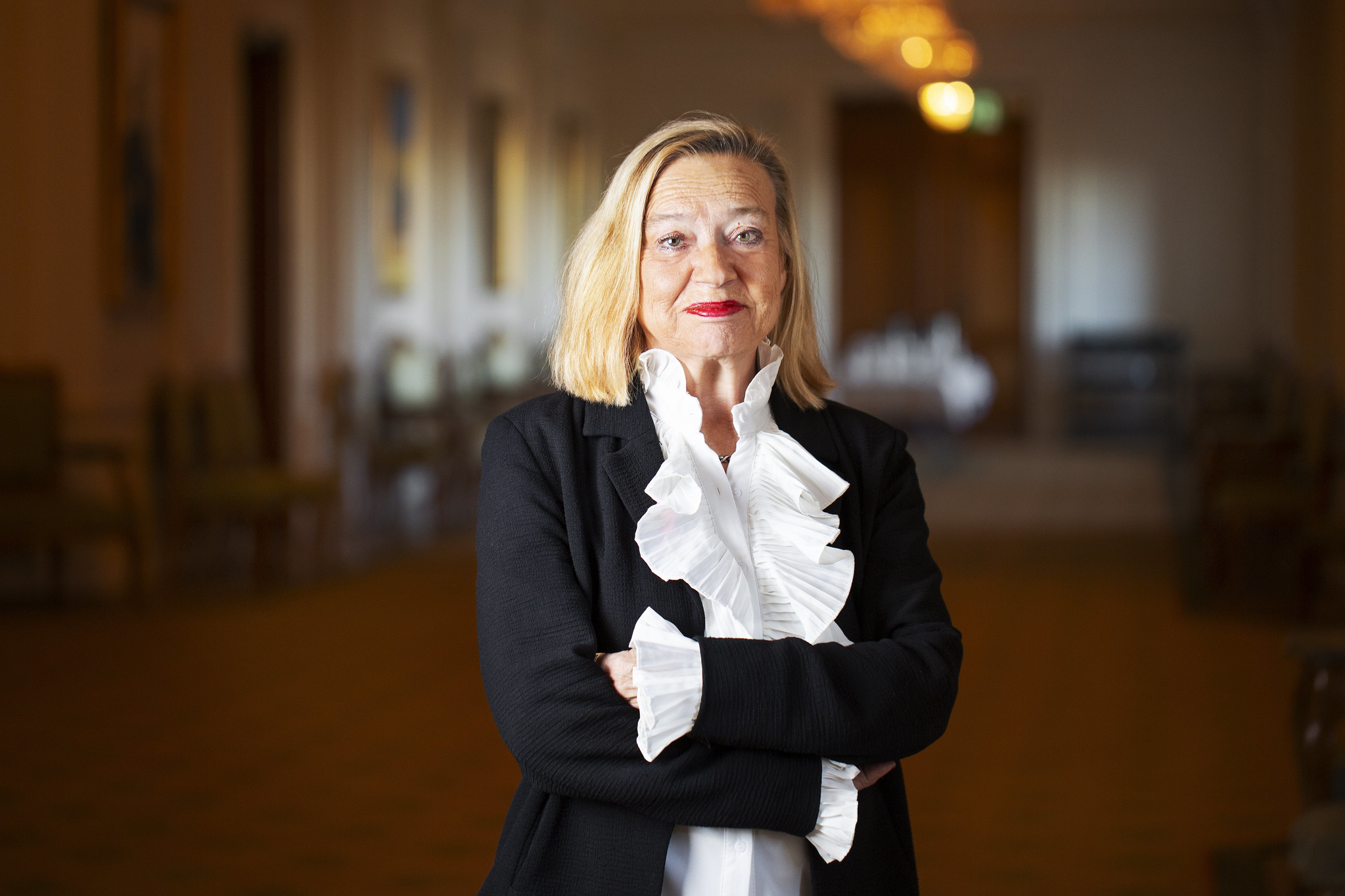 Karin Rågsjö (V) kräver en särskild parlamentarisk sjukvårdsberedning. För den här frågan är minst lika viktig som försvaret.