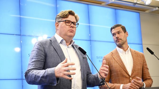 Hem & Hyra testade kapa Gunnar Strömmers och Johan Forssells respektive fritidshus, för att syna omfattningen av luckorna i Skatteverkets system.