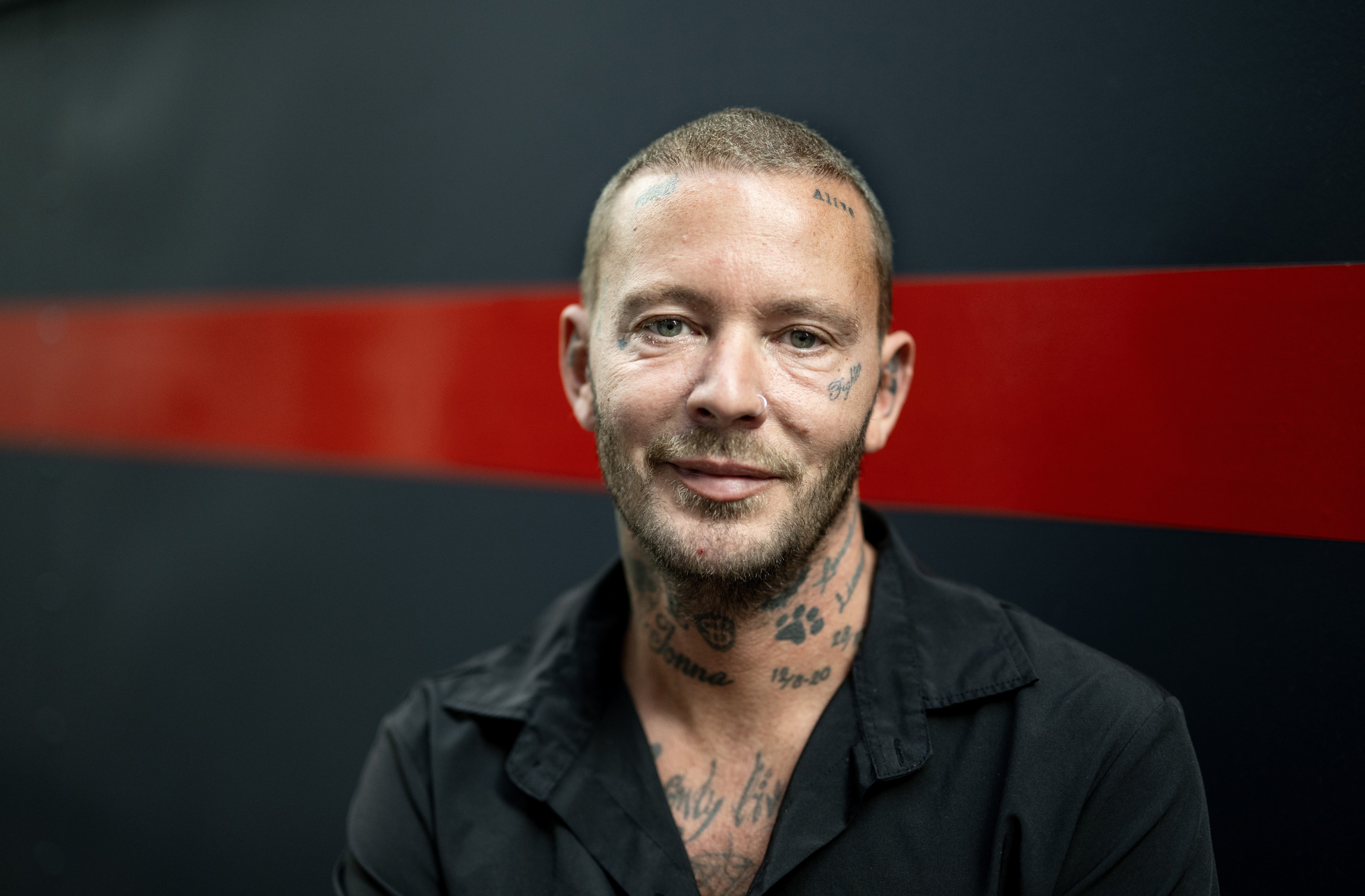 Joakim Lundell har skrivit en bok om hur hans mamma behandlade honom som barn. Men minnena av övergreppen kom till honom först vid 31 års ålder.