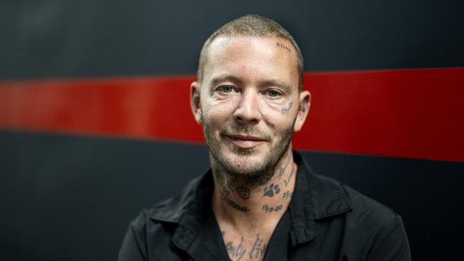 Joakim Lundell har skrivit en bok om hur hans mamma behandlade honom som barn. Men minnena av övergreppen kom till honom först vid 31 års ålder.