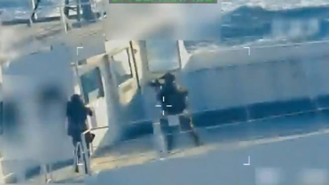 En oljetanker som beslagtas av amerikanska styrkor utanför Venezuelas kust, onsdagen den 10 december 2025.