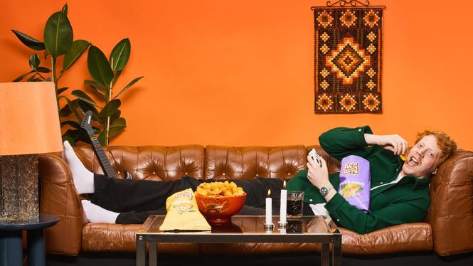 Mustiga Mauri har i dagarna fällts av Reklamombudsmannen. Youtubern lyfte fram sitt egna chipsmärke i en video utan att märka det som reklam.