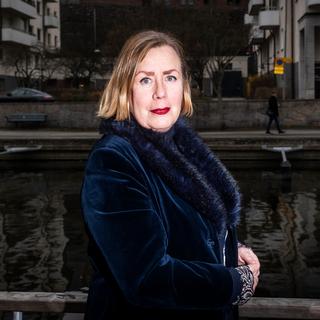 Ulrika Glaser Rydberg, i media kallad ”vapensamlarens dotter”, är övertygad om Skandiamannens oskuld.