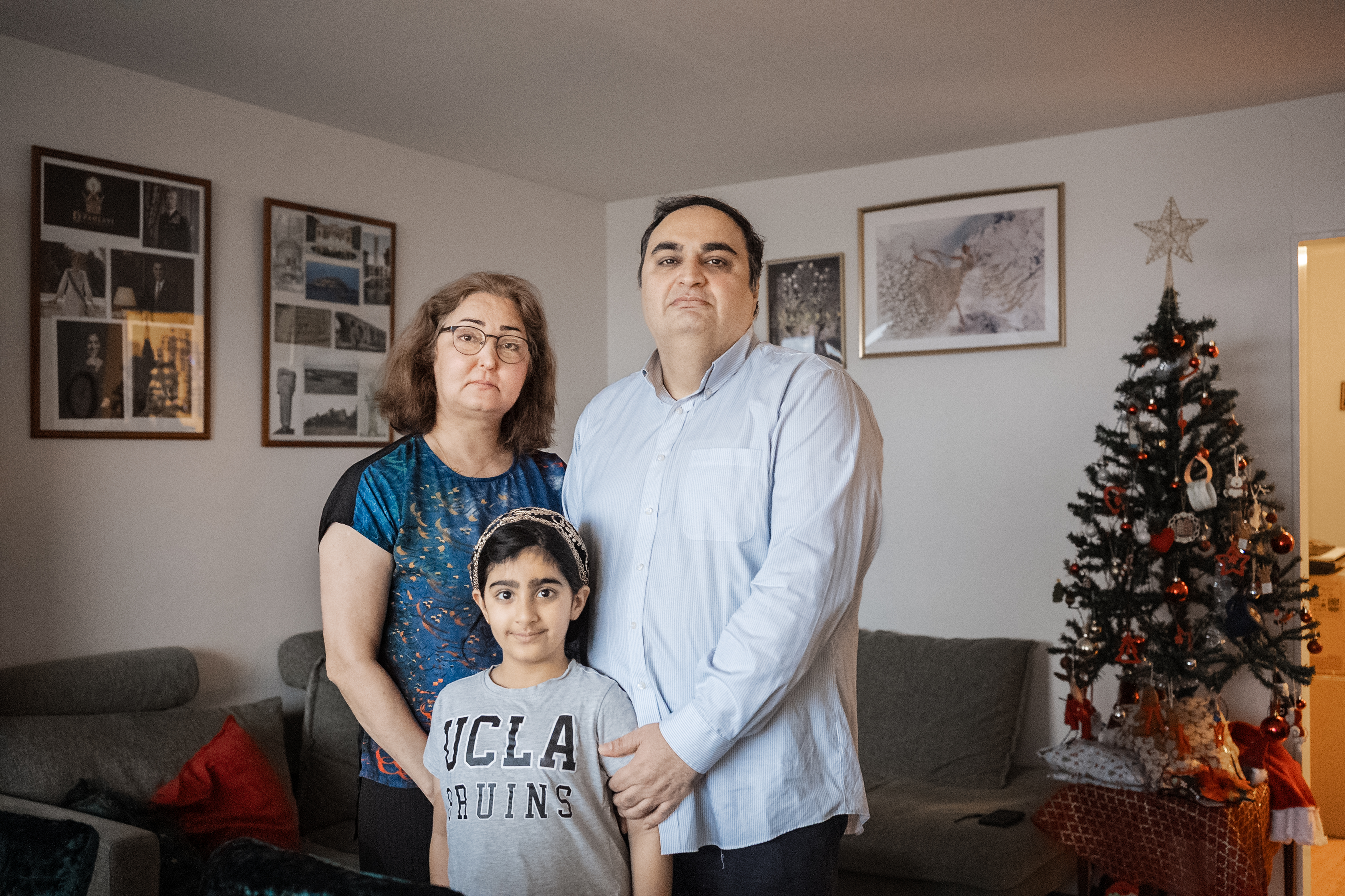 Zahra Kazemipour, Afshad Joubeh tillsammans med dottern Yassna, i familjens lägenhet i Stockholm.