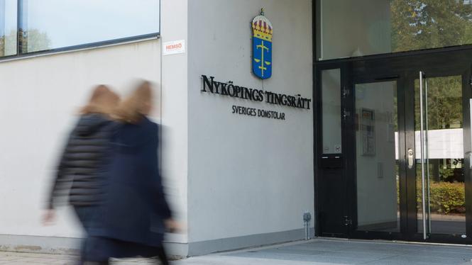 Föräldrarna dömdes i Linköpings tingsrätt på tisdagen.