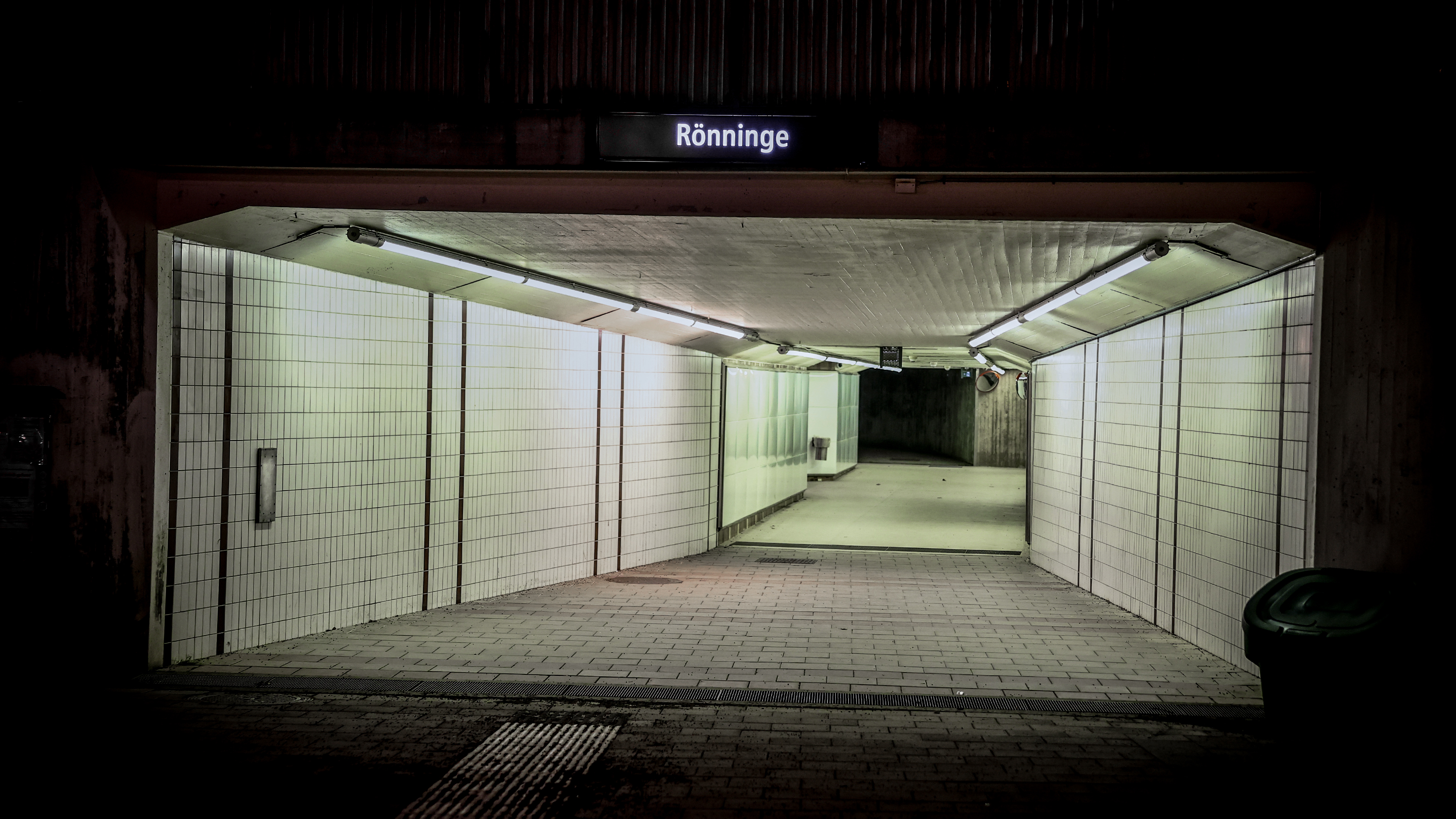 Kvinnan försvann vid pendeltågsstationen i Rönninge på väg hem från en utekväll i stan.