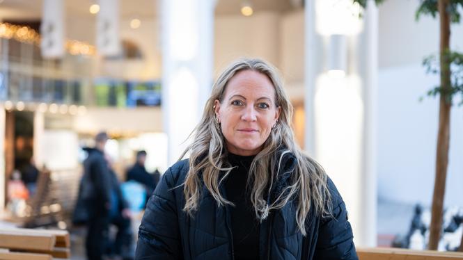 2026 ska svenskarna välja regering. Rose-Marie Kjaernet, 50, tycker inte att partierna är tillräckligt tydliga med vad de står för.