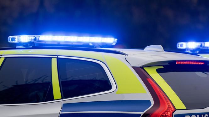 Polisen befinner sig på platsen. Arkivbild.