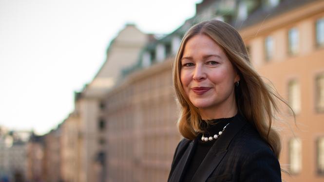 Det kraftigt höjda återvandringsbidraget sänder signaler om att staten vill ha ut flyktingar till varje pris och går stick i stäv med möjligheten till en god integration, enligt Karin Gyllenring på Asylbyrån.