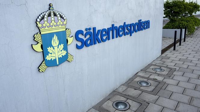 Utredningen bedrivs av Säkerhetspolisen under ledning av åklagare.