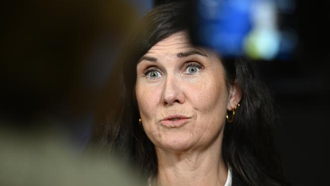 Märta Stenevi startar konsultfirma.