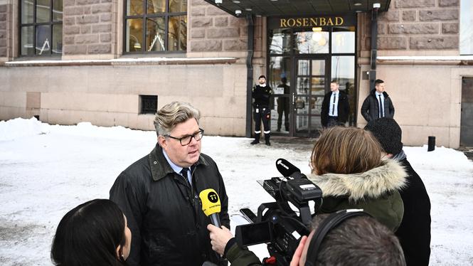Justitieminister Gunnar Strömmer talar med pressen utanför Rosenbad, angående den turkiska rättegången mot journalisten Joakim Medin. 