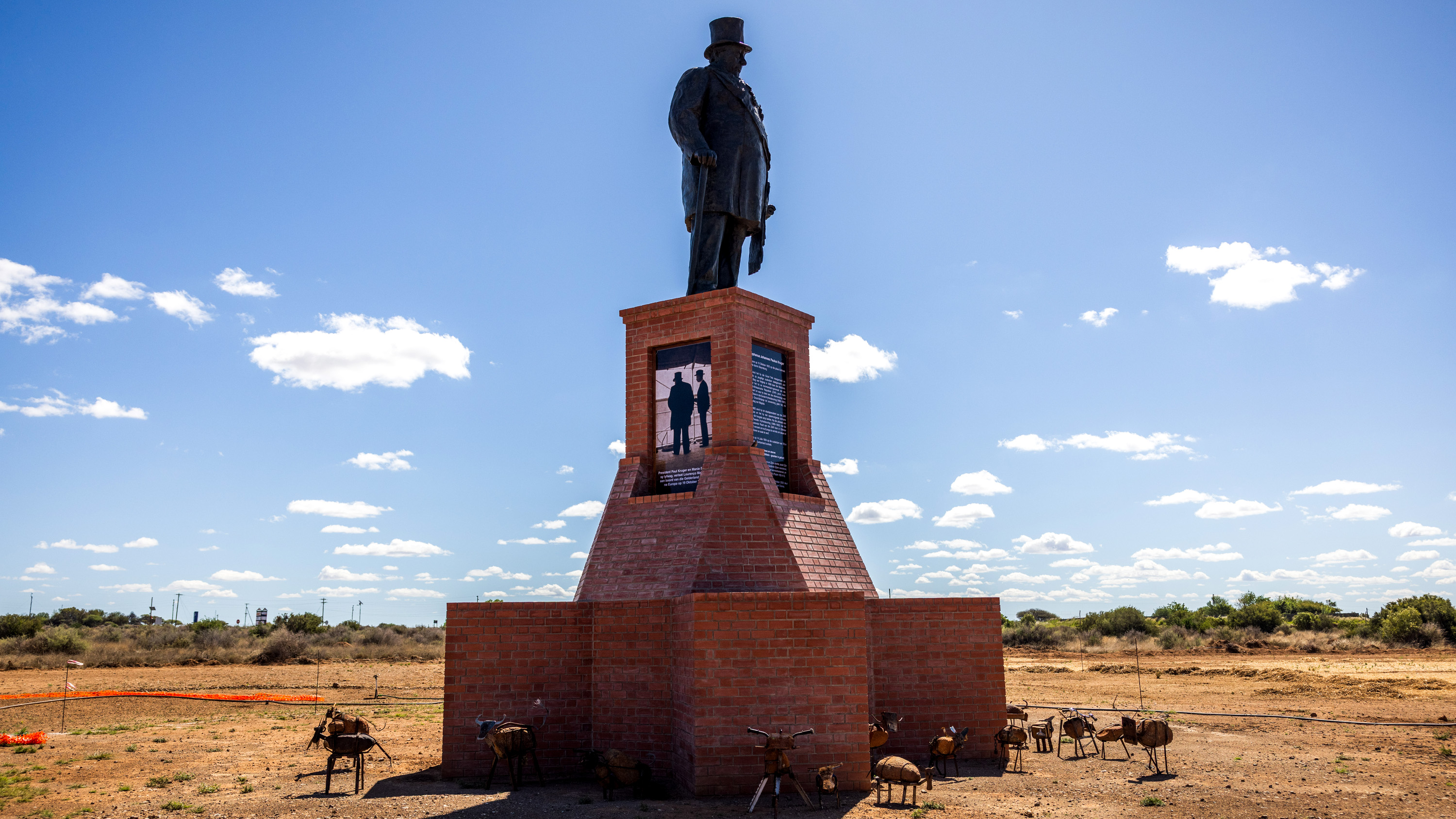 Statyn av Paul Kruger har nyligen placerats i staden efter att ha fraktats genom Sydafrika som del av ett kringresande kulturprojekt.