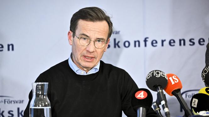 Statsminister Ulf Kristersson (M) på en pressträff under Folk och Försvar i Sälen. 