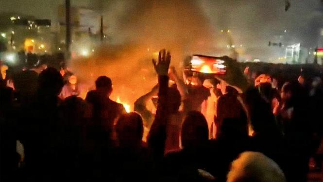 Skärmdump från bildmaterial av protester i Teheran, Iran.