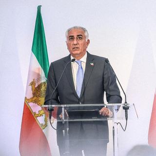 Reza Pahlavi lyfts fram som en alternativ ny ledare vid en eventuell regimkollaps – men såväl etniska grupper som vänstergrupper motsätter sig kronprinsens framfart. 