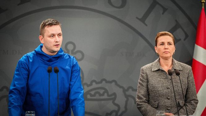 Danmarks statsminister Mette Fredriksen höll en presskonferens tillsammans med Grönlands regeringschef Jens-Frederik Nielsen.