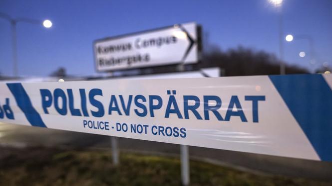 Polisavspärrningar vid Risbergska i Örebro efter skottdådet i fjol.