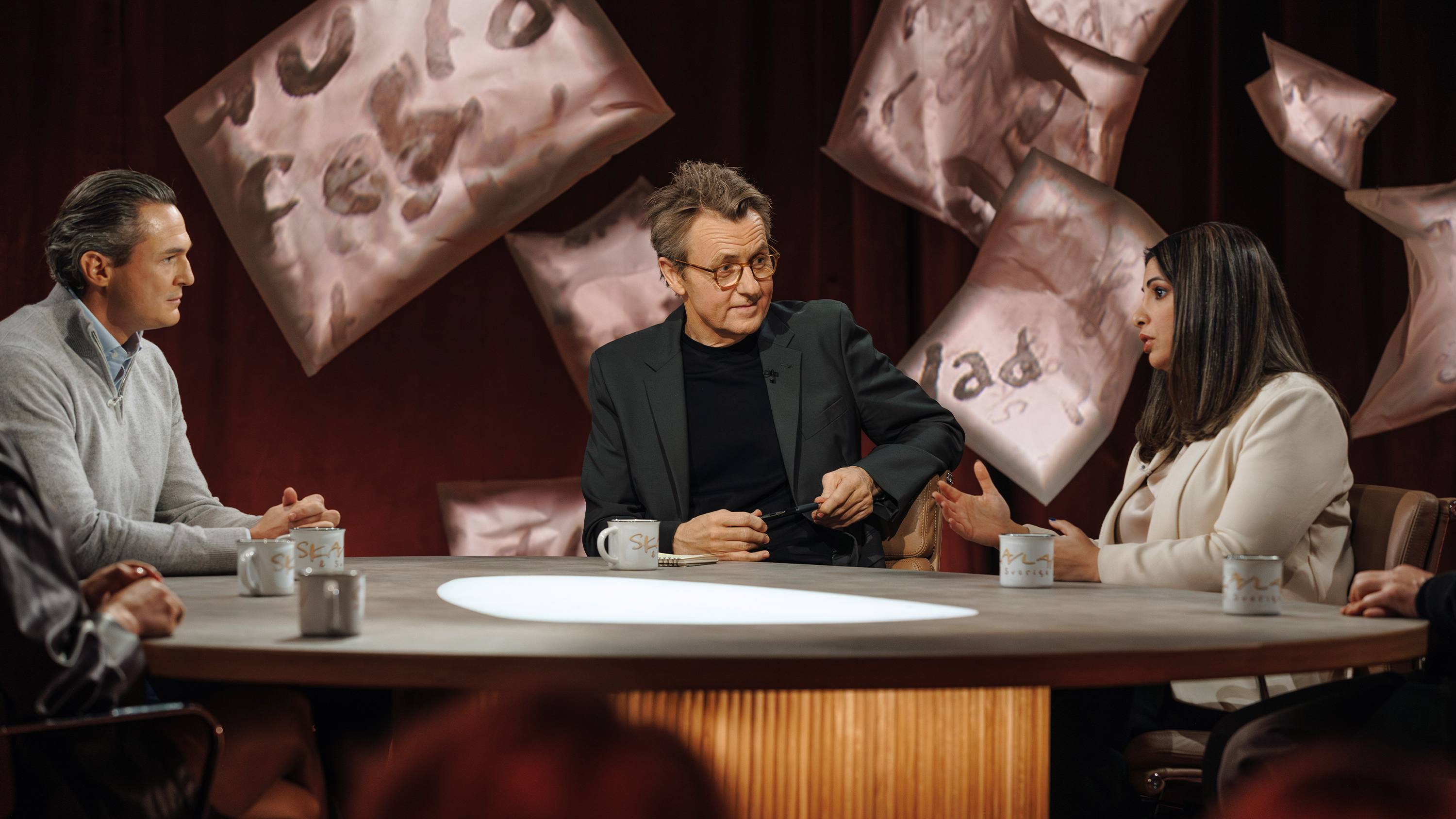 Alexander Ernstberger och Nooshi Dadgostar i ”Skavlan och Sverige”.