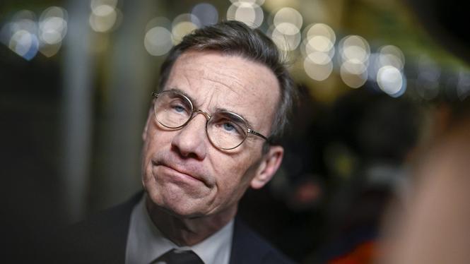 Statsminister Ulf Kristersson (M) tycker Socialdemokraternas ”svajar” i frågan om kärnvapendialog med Frankrike.