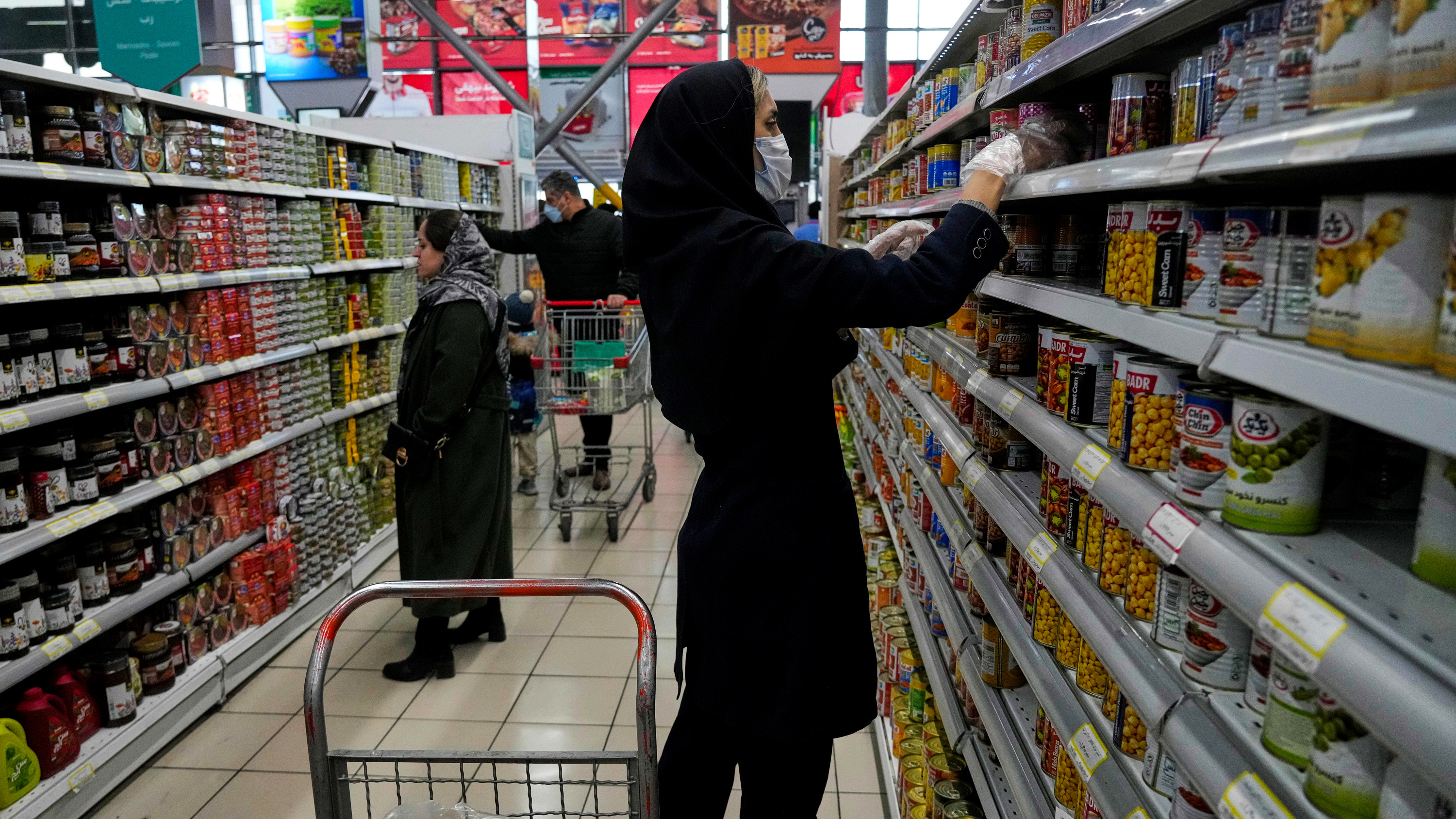 Protesterna handlar inte bara om ideologisk kamp utan också ekonomisk desperation: mat på bordet och tak över huvudet, skriver Clara Knäpper Bohman.