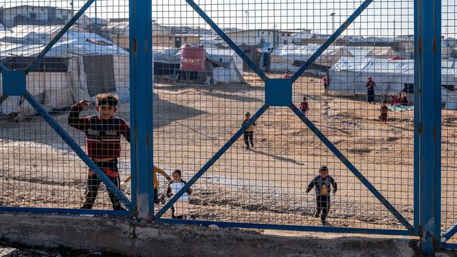 Många av barnen i al-Hol kommer inte ihåg världen på utsidan, eller har aldrig någonsin varit där, skrev Dagens ETC-journalisten Joakim Medin efter att ha besökt lägret 2024.