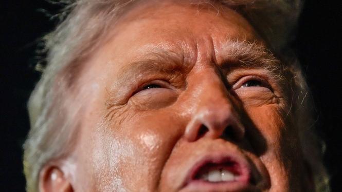 Det går inte att blunda för den amerikanska presidenten Donald Trump under Världsekonomiskt forum i Davos. 