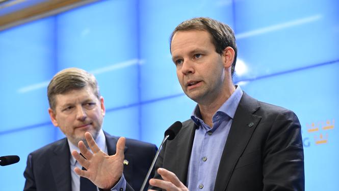 Martin Ådahl och Rickard Nordin är två av flera tunga centerpartister som kritiserar Vänsterpartiets utrikespolitik. 