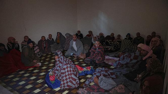 Bilden, som släppts av SDF, visar IS-krigare som släppts ur fängelset Shaddadi. Fångarna uppgav att de som släppte ut dem identifierade sig som syriska soldater, men att detaljer i deras dialekter och kläder avslöjade dem som SDF-medlemmar.