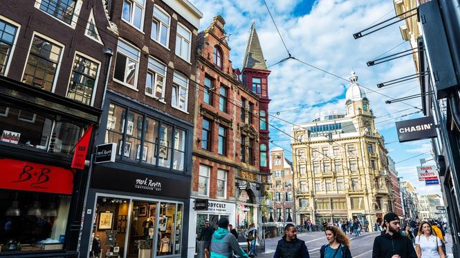 En shoppinggata i Amsterdam.