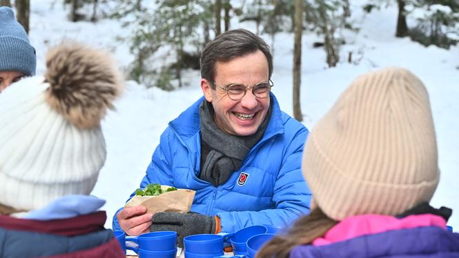 Ulf Kristersson (M), partiledare och statsminister, presenterar Moderaternas friluftspolitiska program vid ett besök på Lida friluftsgård. 